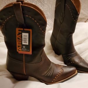 Ariat Rowdy Brown Oiled 9/B Boots